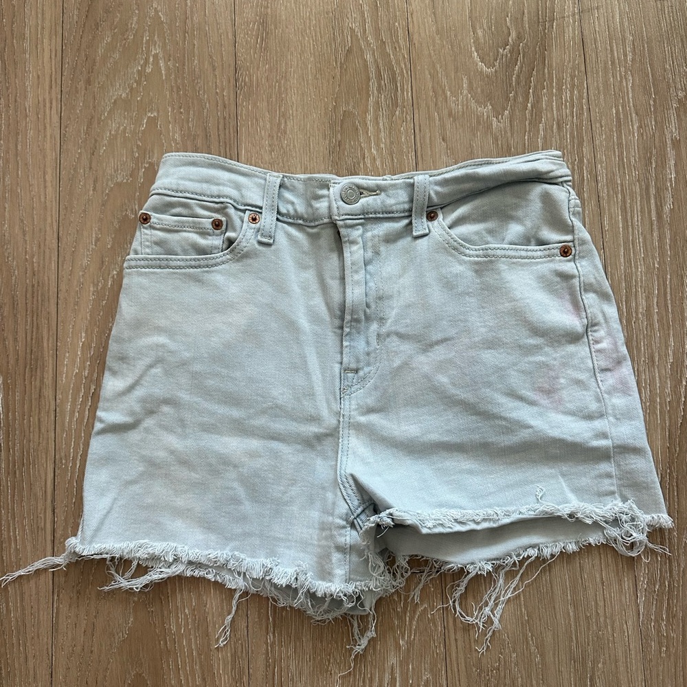 Size 28 Levi’s shorts
